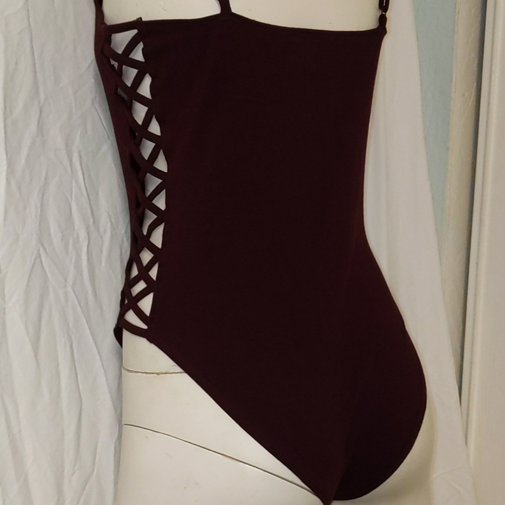 ✨5/$25✨ NWT Forever 21 cross side bodysuit - Picture 7 of 9